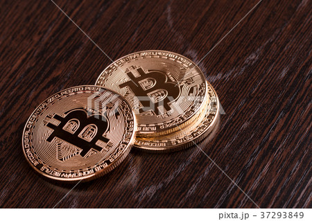 Coins bitcoin on a wooden table Coins bitcoin on a wooden table 37293849