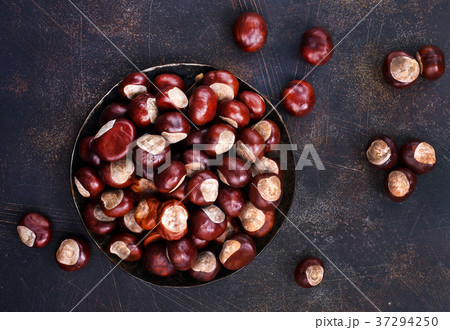 raw chesnuts 37294250