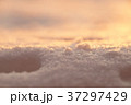 Photo background, macro snow in sunset light 37297429