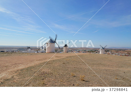カンポ・デ・クリプターナの風車 カンポ・デ・クリプターナの風車 37298841