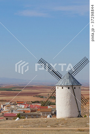 カンポ・デ・クリプターナの風車 カンポ・デ・クリプターナの風車 37298844