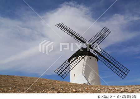 カンポ・デ・クリプターナの風車 カンポ・デ・クリプターナの風車 37298859