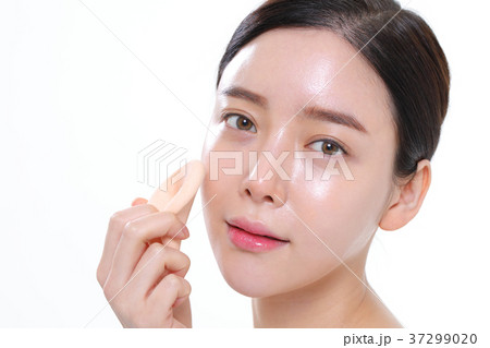 化粧 メイク 顔 37299020