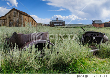 Old car abandoned in a Ghost Town Old car abandoned in a Ghost Town 37301941
