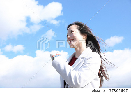 若い女性 若い女性 37302697