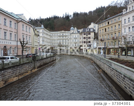 カルロヴィ・ヴァリの町並み 37304301