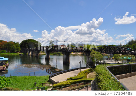 タイ・カンチャナブリのクウェー側鉄橋 37304488