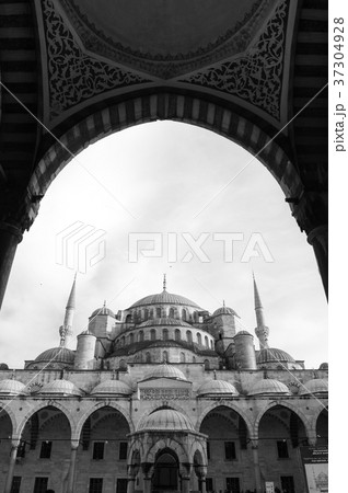 Black and white image Blue Mosque Istanbul, Turkey Black and white image Blue Mosque Istanbul, Turkey 37304928