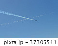 飛行機　ジェット機　青空　飛行機雲　交差　文字　航空ショー　平和　アメリカ　サンフランシスコ 37305511