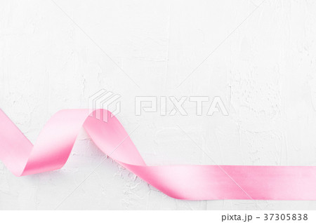 White textured background with pink satin ribbon 37305838