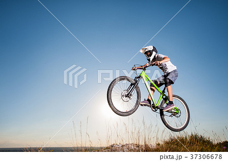 Cyclist riding downhill on mountain bike on the hill 37306678