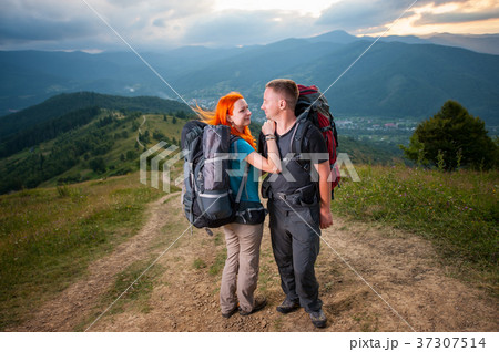 Young couple tourists traveling in the mountains 37307514
