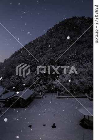京都　雪景色 37308623
