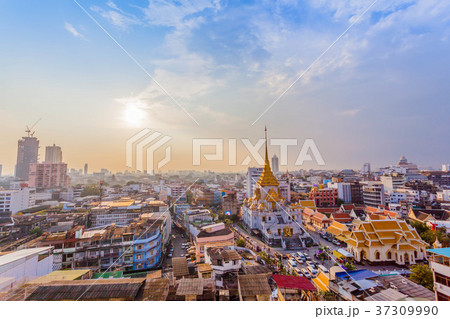 aerial view sunset above Wat Traimit in Bangkok 37309990