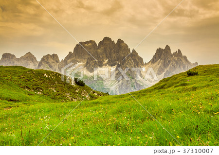 mountains around Tre Cime di Lavaredo mountains around Tre Cime di Lavaredo 37310007