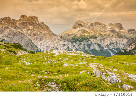 mountains around Tre Cime di Lavaredo  37310013