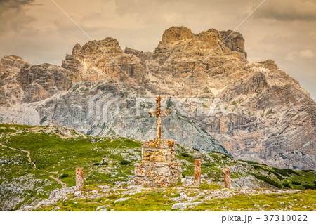 mountains around Tre Cime di Lavaredo mountains around Tre Cime di Lavaredo 37310022