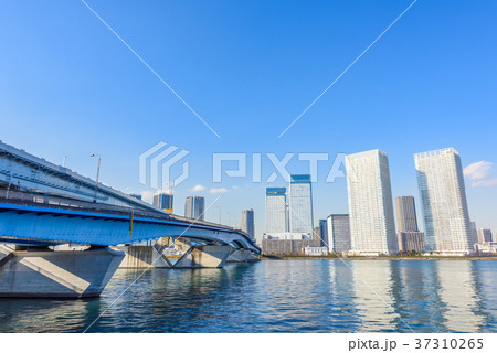 晴海大橋と晴海の高層マンション 37310265
