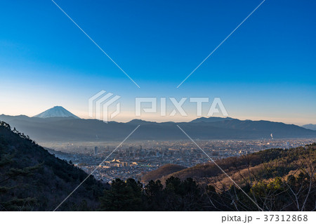 《山梨県》甲府盆地・爽やかな夜明け 《山梨県》甲府盆地・爽やかな夜明け 37312868