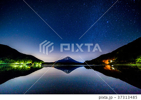 《山梨県》満天の星空・富士山《精進湖》 《山梨県》満天の星空・富士山《精進湖》 37313485