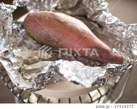 焼き芋（ストーブ、アルミホイル焼き） 37314375