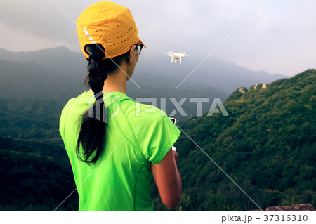 flying drone taking photo of the great wall flying drone taking photo of the great wall 37316310