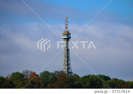 プラハのペトシーン公園の展望台 プラハのペトシーン公園の展望台 37317614