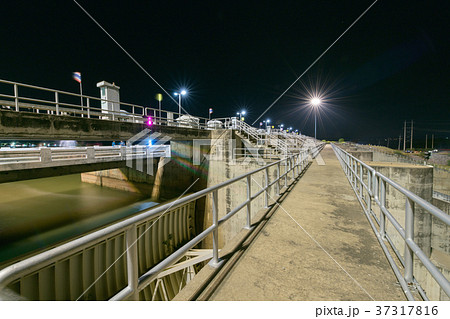 construction of Spillway Dam gate on night 37317816