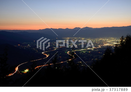 甲州高尾山から望む夜景 37317889