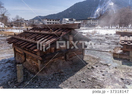 栃木県日光市　日光湯元温泉の源泉　3月 37318147