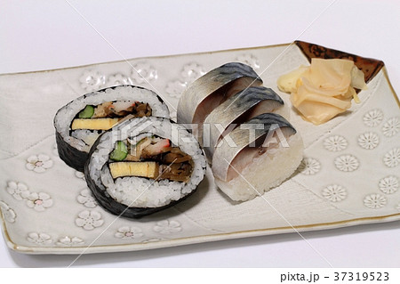 巻き寿司と鯖寿司 巻き寿司と鯖寿司 37319523