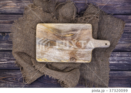 Wooden table with burlap cloth and cutting board Wooden table with burlap cloth and cutting board 37320099