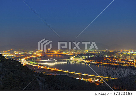 空 現代建築 川 37323168