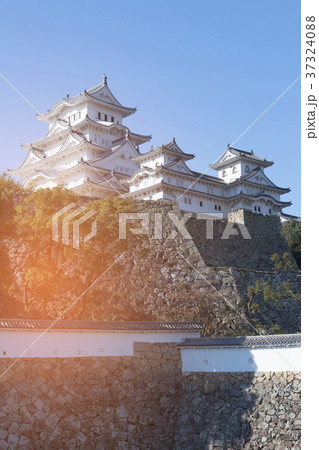 Himeji Castle with blue sky background 37324088