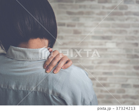 女性 37324213