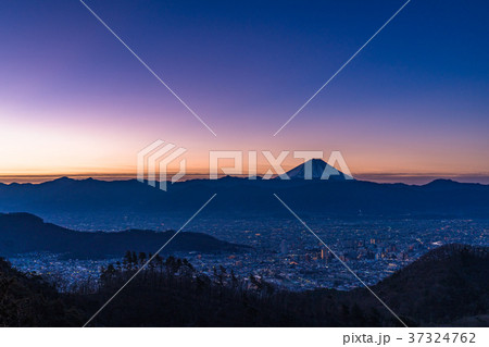 《山梨県》富士山と甲府盆地・ブルーアワー 37324762