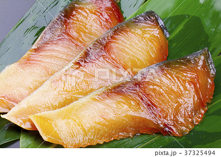 魚の切り身 照り焼き 食材 魚の切り身 照り焼き 食材 37325494