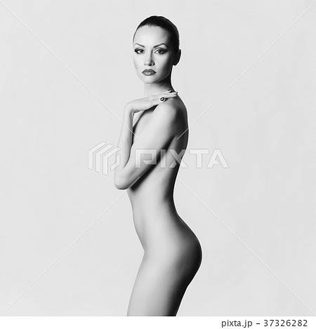 Elegant naked lady 37326282