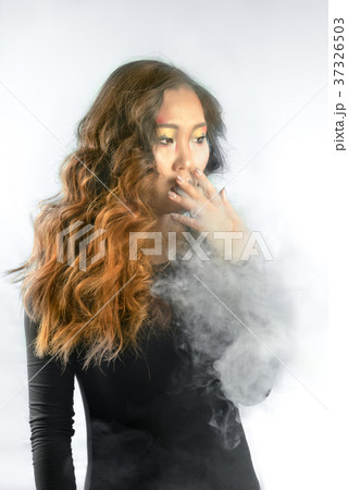 young asian woman smoking electronic cigarette 37326503