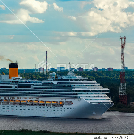 Large royal cruise liner Large royal cruise liner 37326939