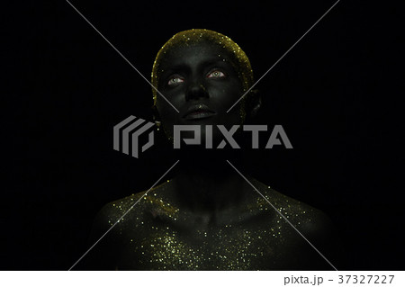 Portrait of a beautiful woman with creative body Portrait of a beautiful woman with creative body 37327227
