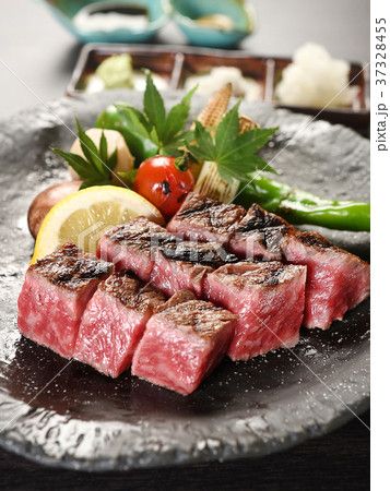 サイコロステーキ サイコロステーキ 37328455