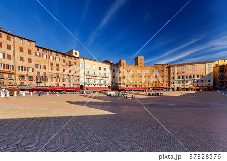 Siena. The central city square piazza del Campo. Siena. The central city square piazza del Campo. 37328576
