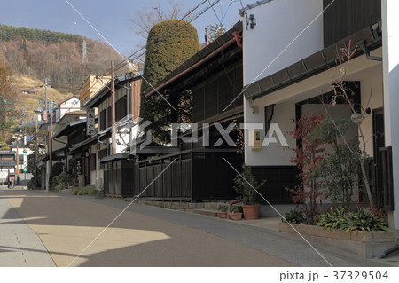 中山道　下諏訪宿の町並み 37329504