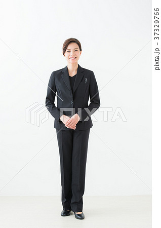 スーツ姿の女性 代の写真素材