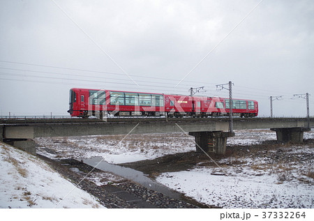 えちごトキめき鉄道　冬の姫川を渡るリゾート雪月花 37332264