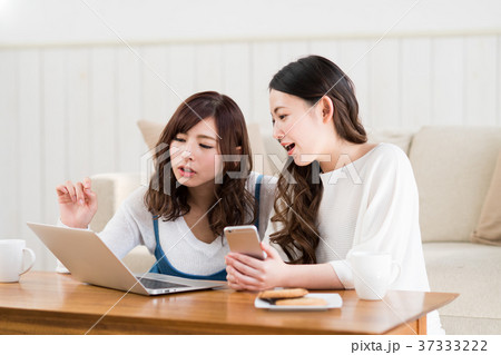 若い女性 37333222