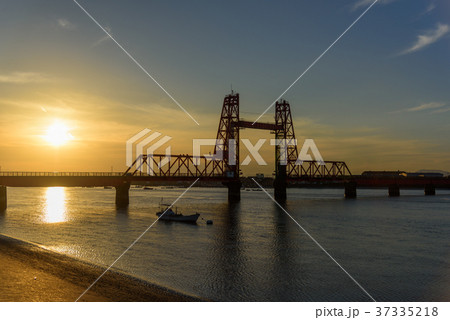 夕暮れの筑後川昇開橋 夕暮れの筑後川昇開橋 37335218