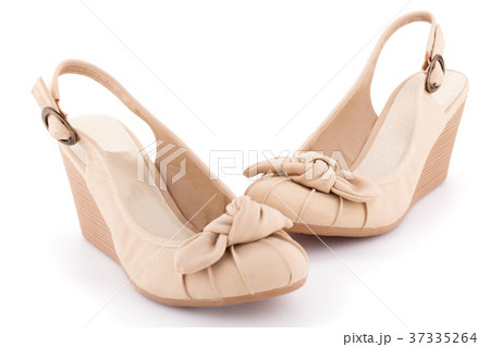 Beige shoes 37335264