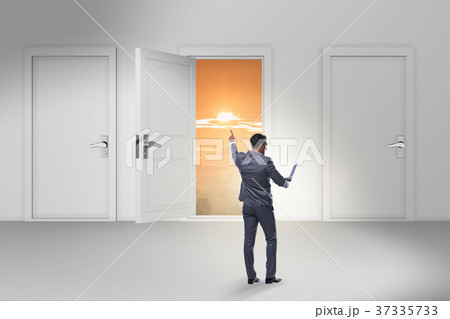 Businessman facing many business opportunities 37335733